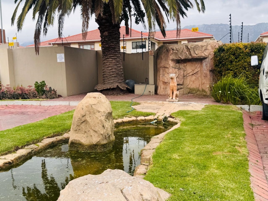 2 Bedroom Property for Sale in Whispering Pines Western Cape